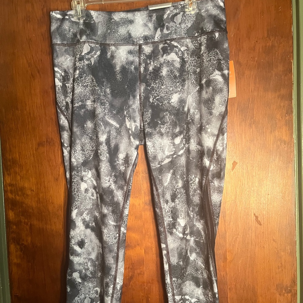 tek gear Black and White Marbled Capri Workout Leggings